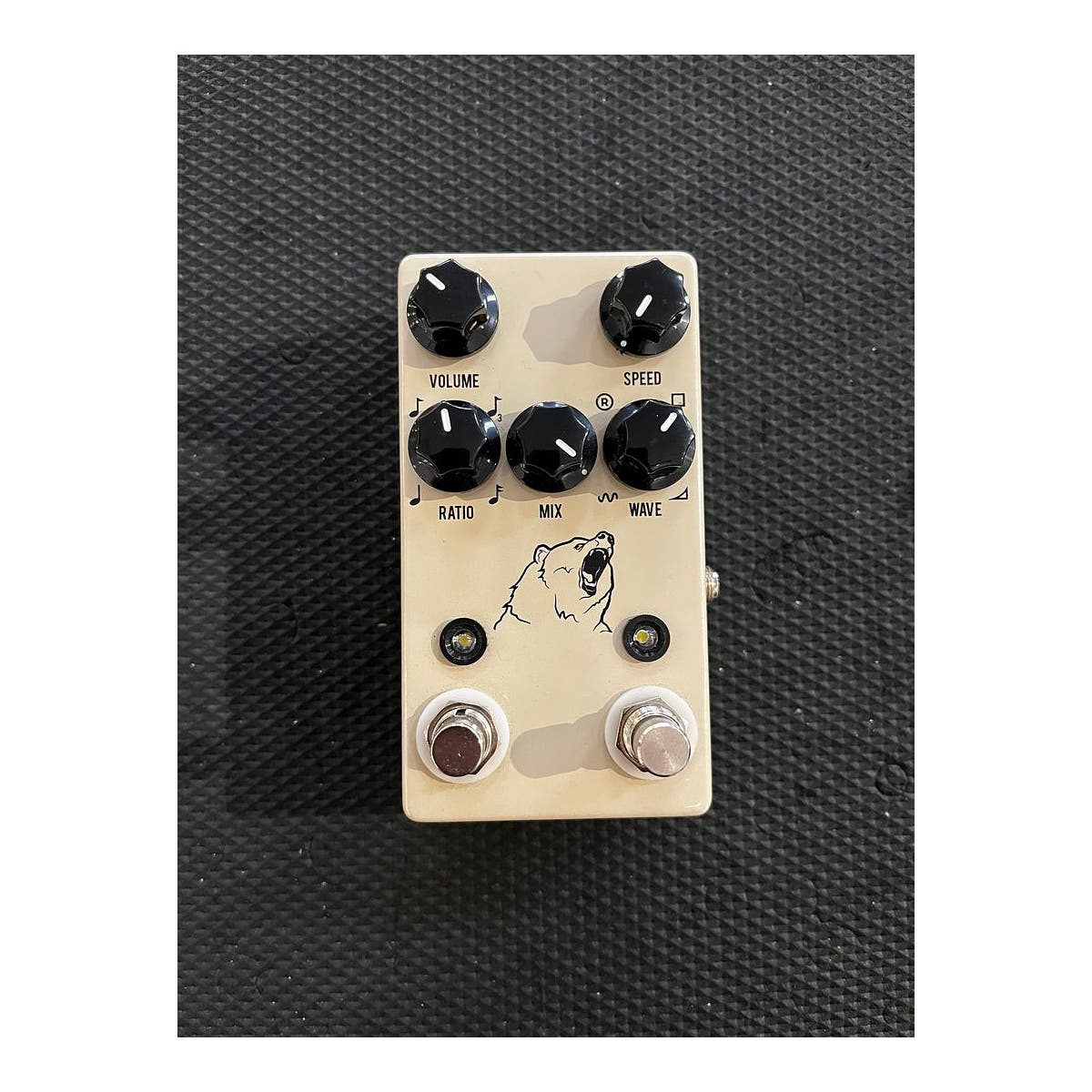 Buy Used Kodiak JHS Tremolo Guitar Effects Pedal | Sam Ash Music Buy Used Kodiak JHS Tremolo Guitar Effects Pedal | Sam Ash Music