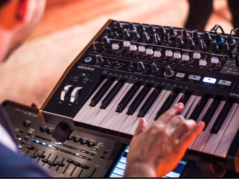 Buy Arturia MINIBRUTE 2 NOIR EDITION SYNTHESIZER | Sam Ash Music Buy Arturia MINIBRUTE 2 NOIR EDITION SYNTHESIZER | Sam Ash Music